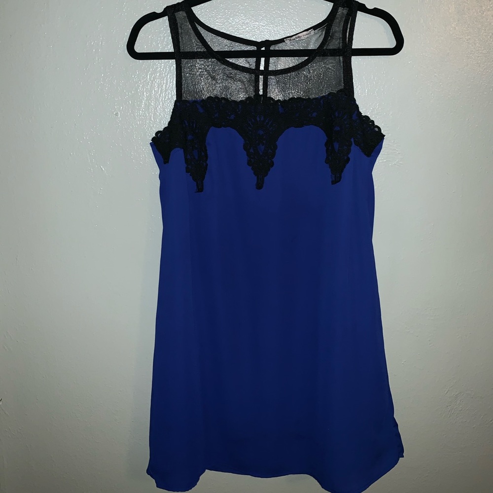 Size M dress